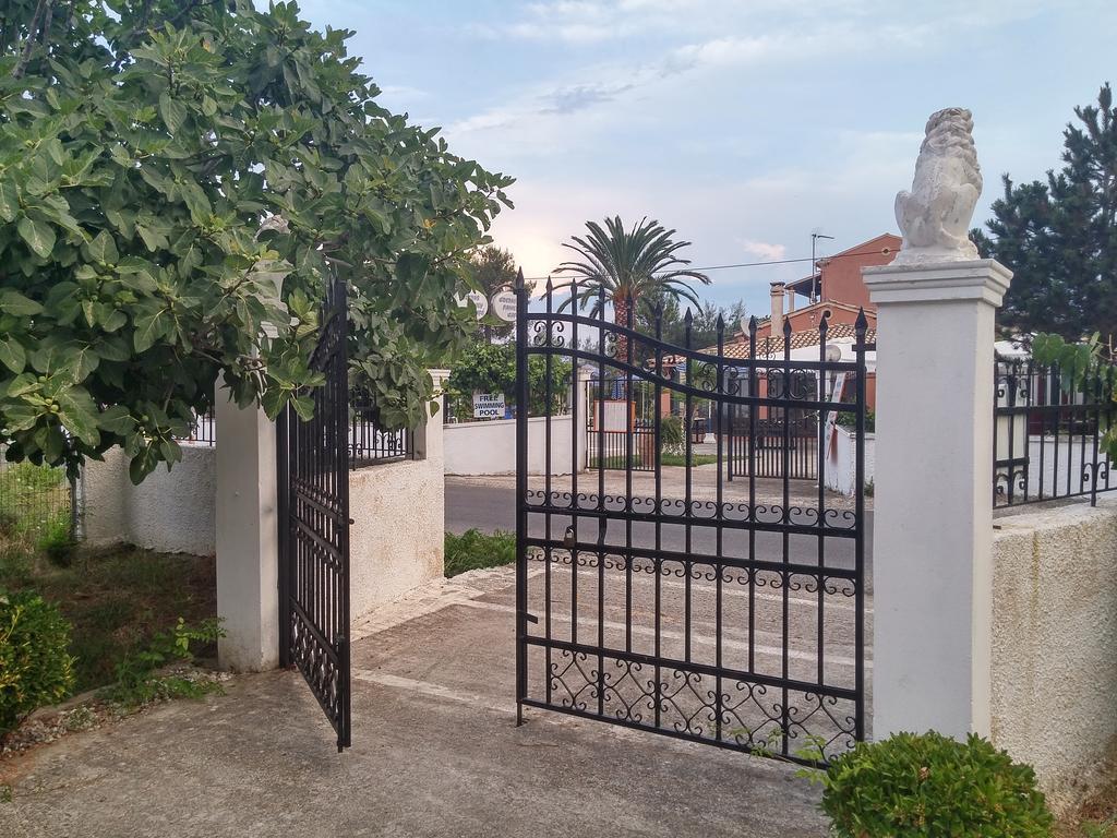 Beautiful Nearby Beach House With Garden, Private Pool And Large Yard Сідарі Номер фото