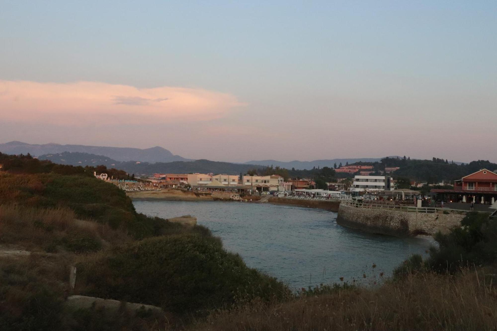 Beautiful Nearby Beach House With Garden, Private Pool And Large Yard Сідарі Екстер'єр фото